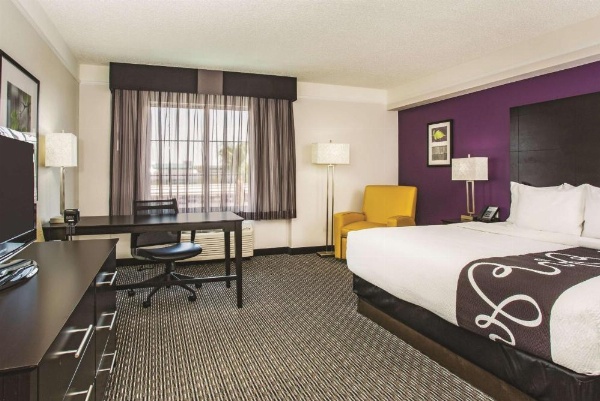 La Quinta Inn & Suites by Wyndham Las Vegas Summerlin Tech image 13