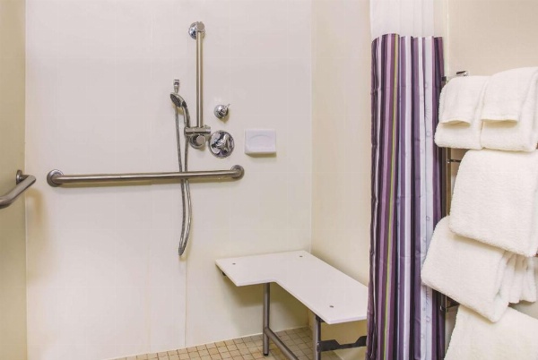 La Quinta Inn & Suites by Wyndham Las Vegas Summerlin Tech image 22