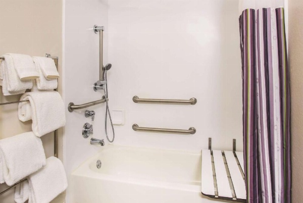 La Quinta Inn & Suites by Wyndham Las Vegas Summerlin Tech image 23