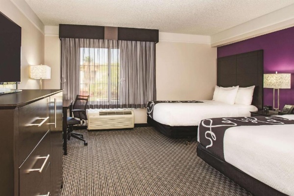 La Quinta Inn & Suites by Wyndham Las Vegas Summerlin Tech image 26