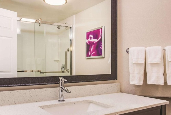 La Quinta Inn & Suites by Wyndham Las Vegas Summerlin Tech image 27