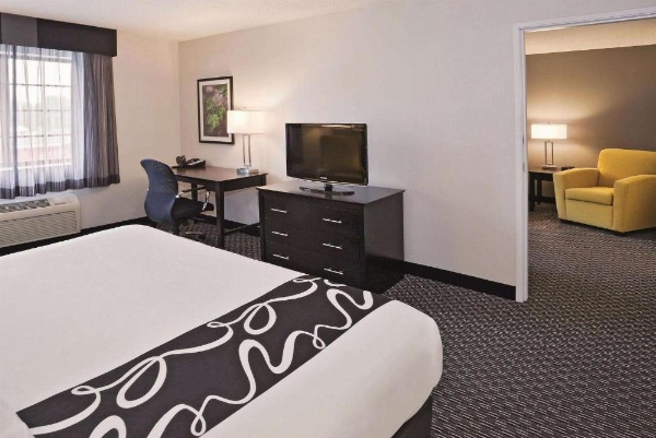 La Quinta Inn & Suites by Wyndham Las Vegas Summerlin Tech image 28