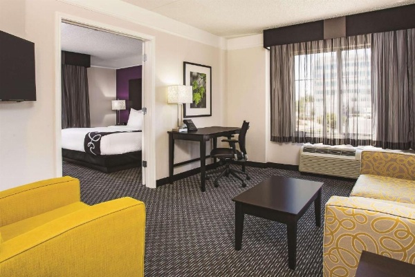 La Quinta Inn & Suites by Wyndham Las Vegas Summerlin Tech image 29