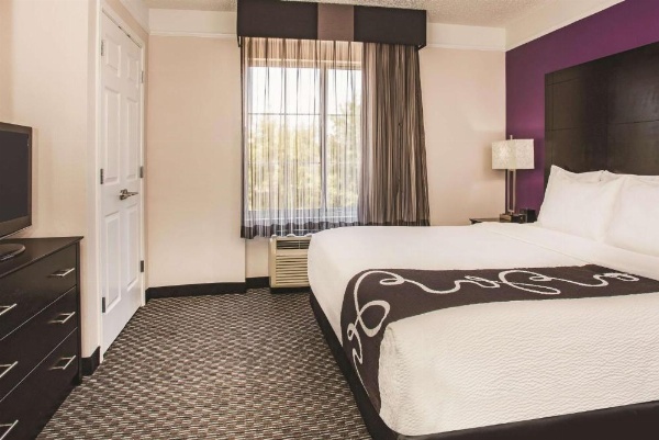 La Quinta Inn & Suites by Wyndham Las Vegas Summerlin Tech image 30