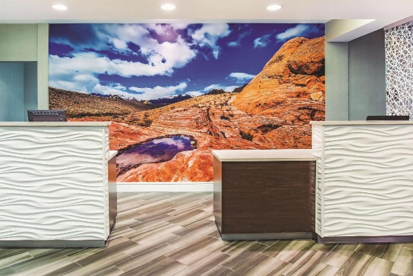 La Quinta Inn & Suites by Wyndham Las Vegas Summerlin Tech image 4