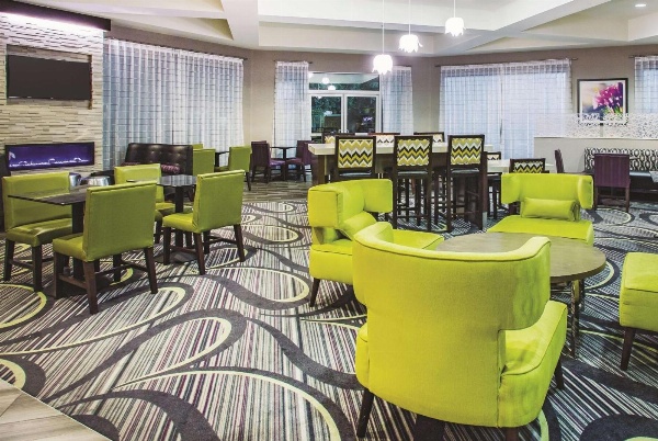 La Quinta Inn & Suites by Wyndham Las Vegas Summerlin Tech image 5